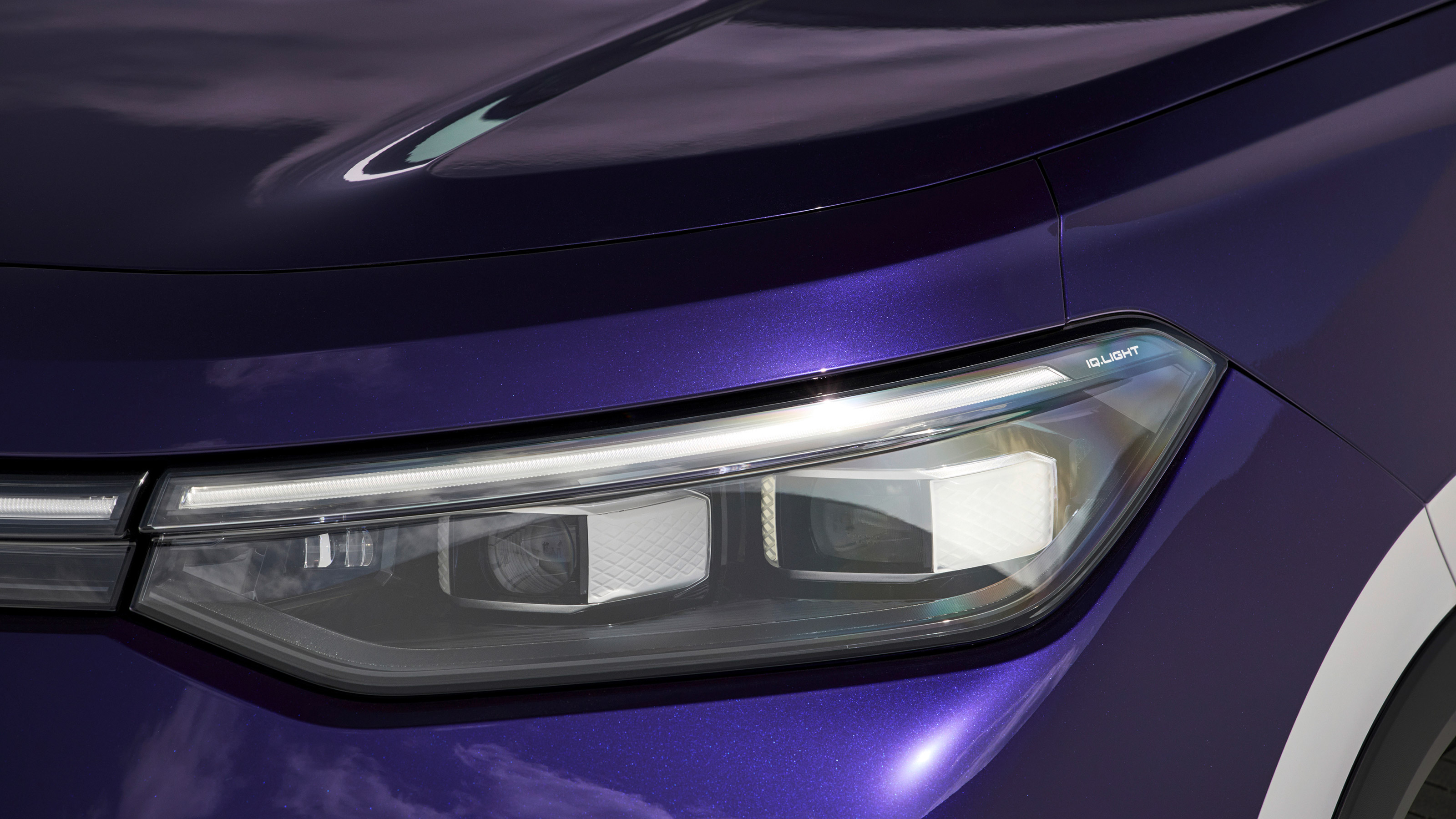 Volkswagen Tayron - front light