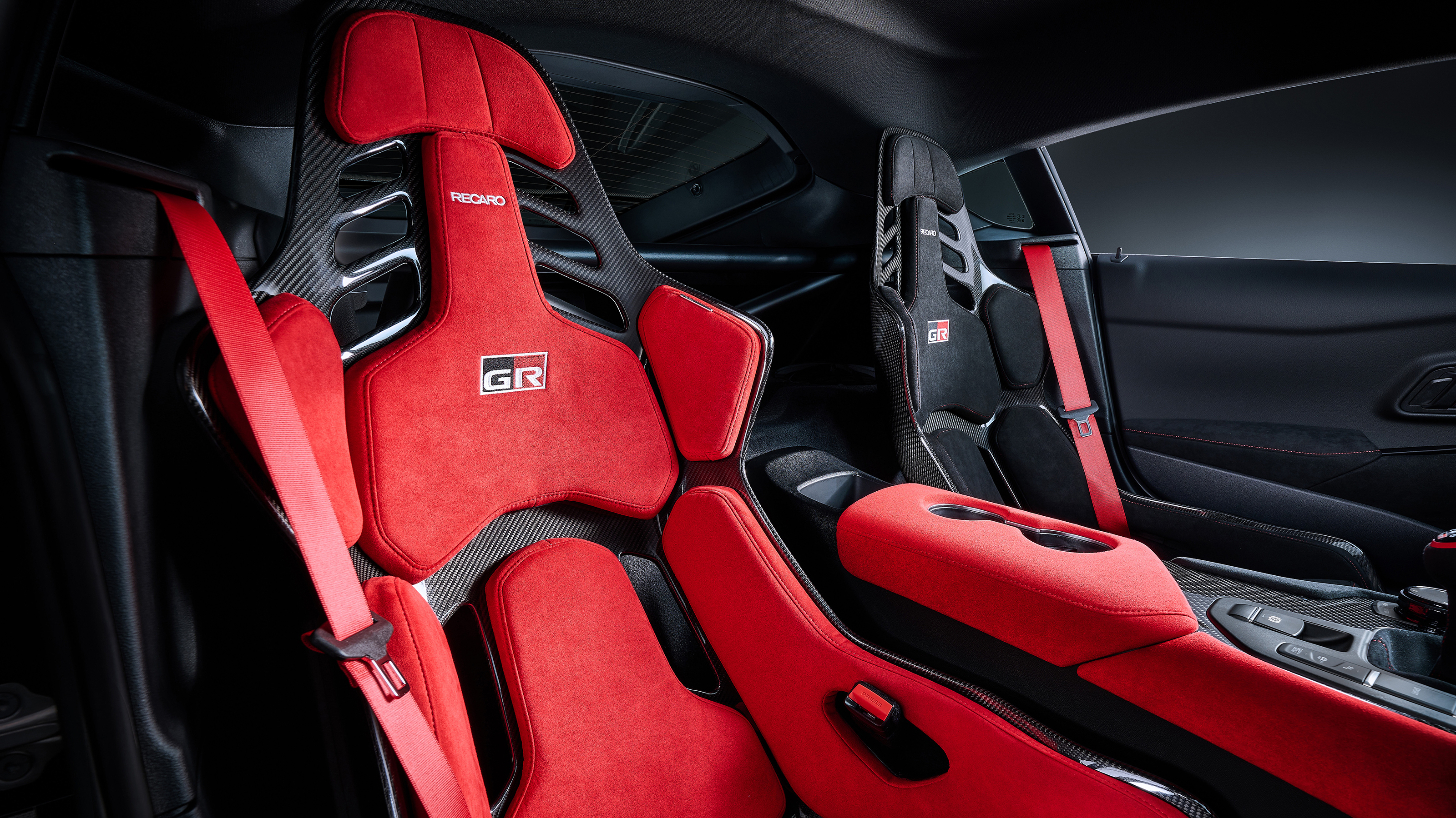 Toyota Supra A90 Final Edition - red seats
