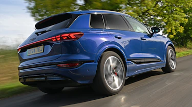 Audi Q6 e-tron - rear tracking