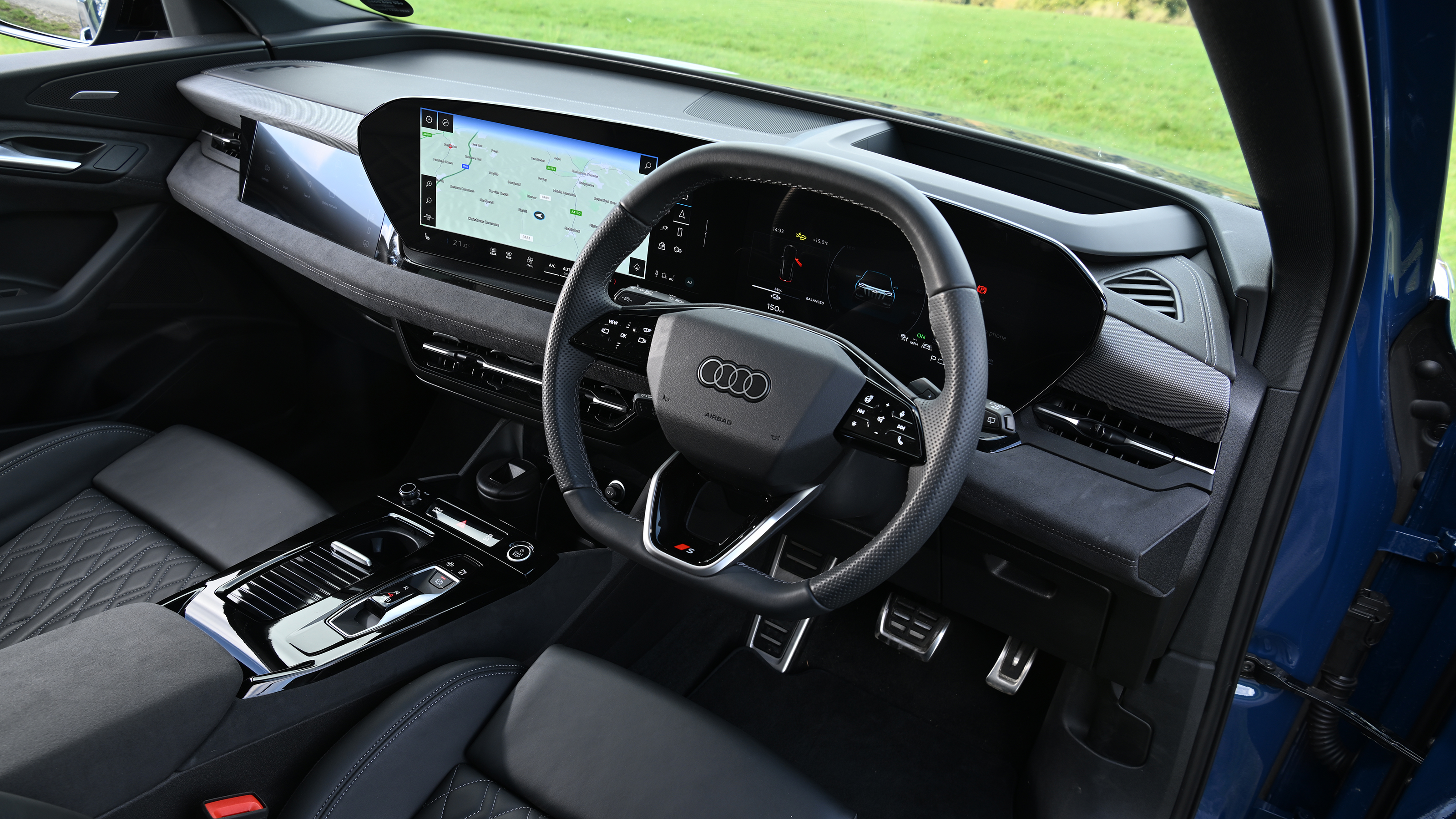 Audi Q6 e-tron - interior 