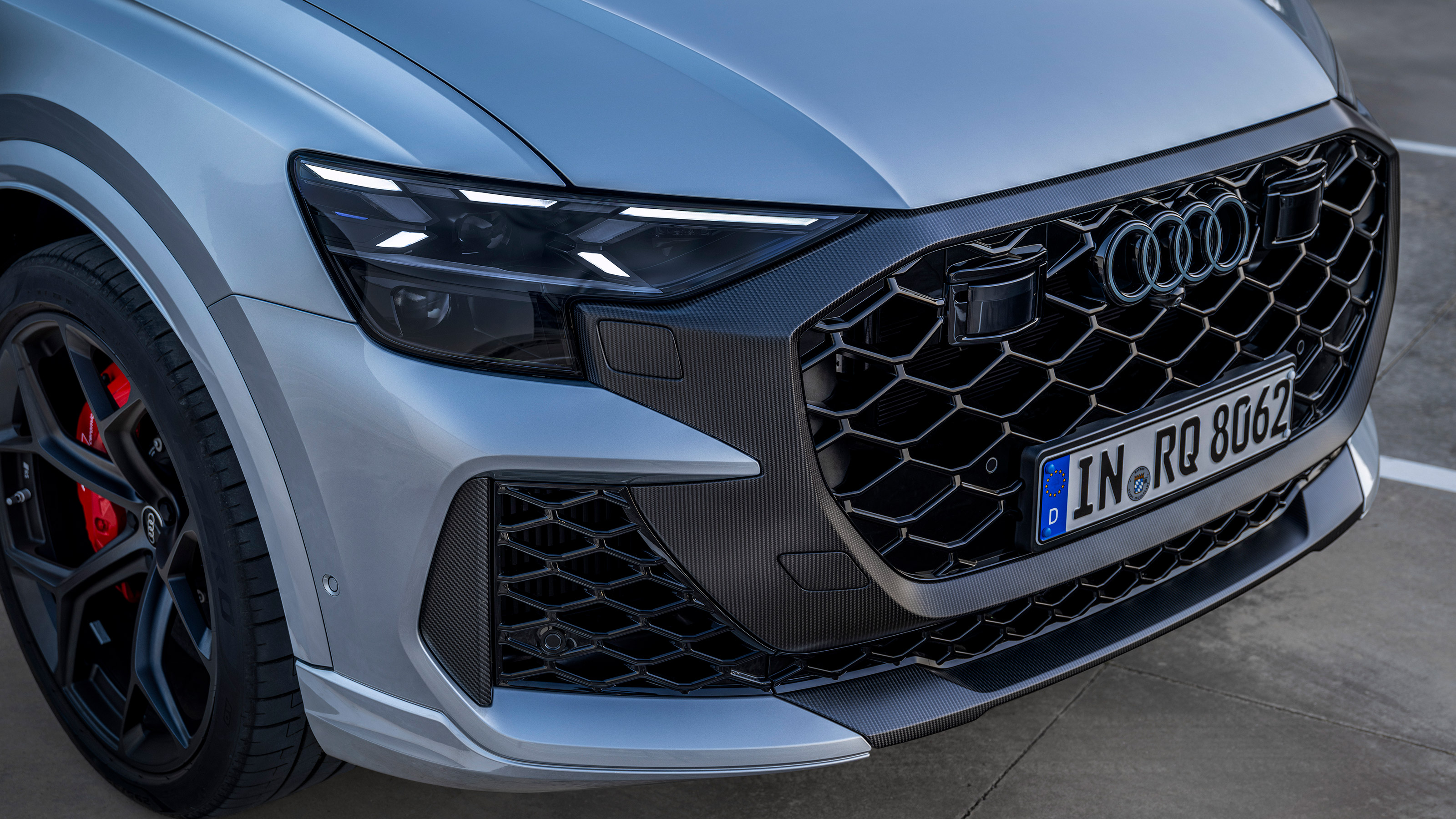 Audi RS Q8 - front light