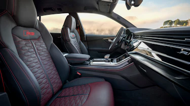 Audi RS Q8 - front seats