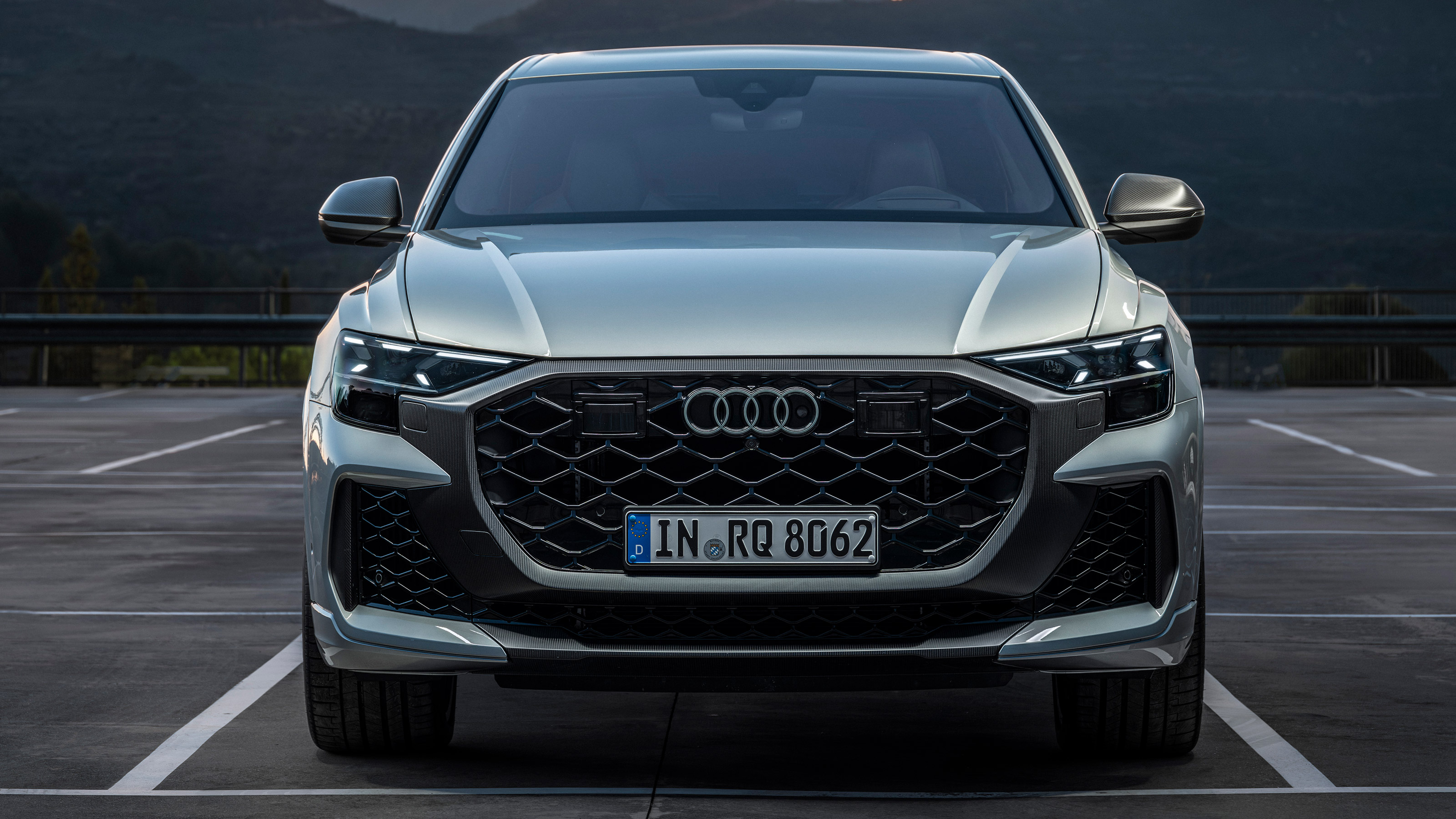 Audi RS Q8 - full front static