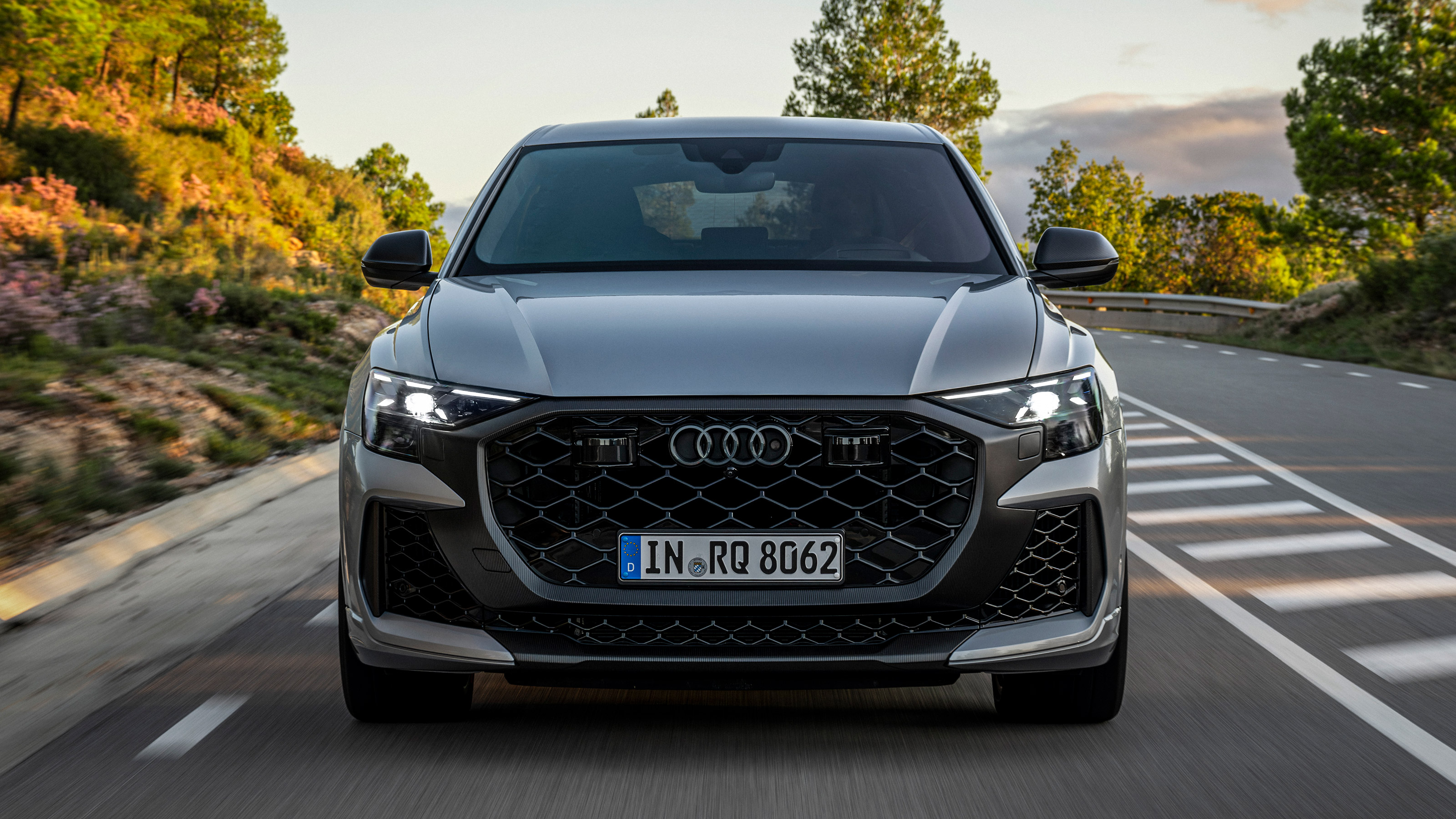 Audi RS Q8 - full front