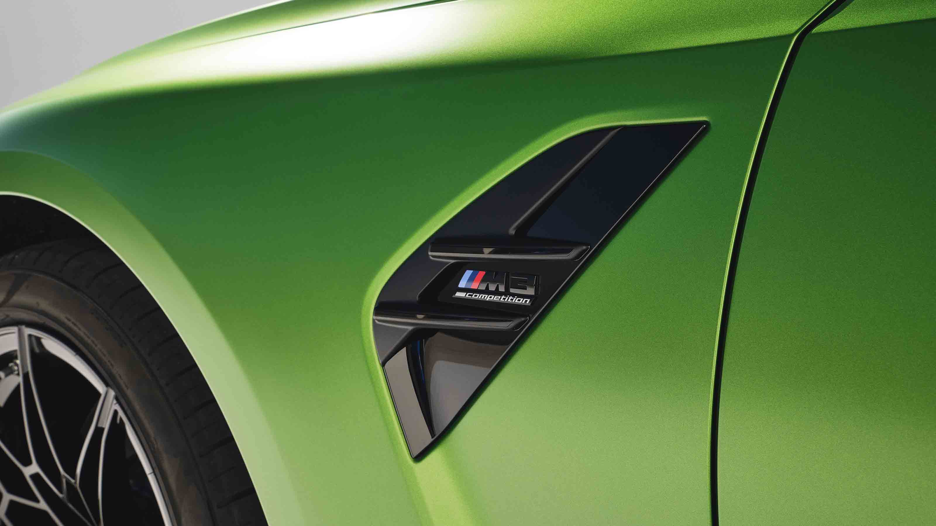 BMW M3 Competition - front wing detail