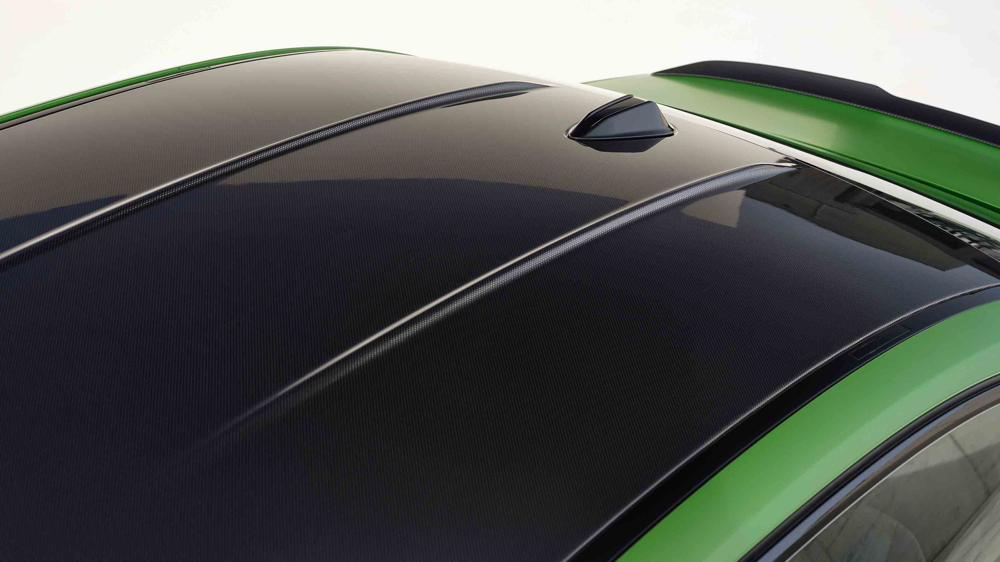 BMW M3 Competition - carbon roof