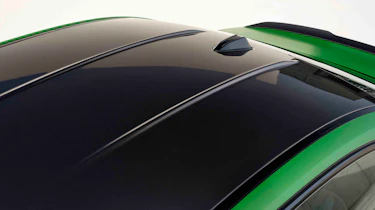 BMW M3 Competition - carbon roof