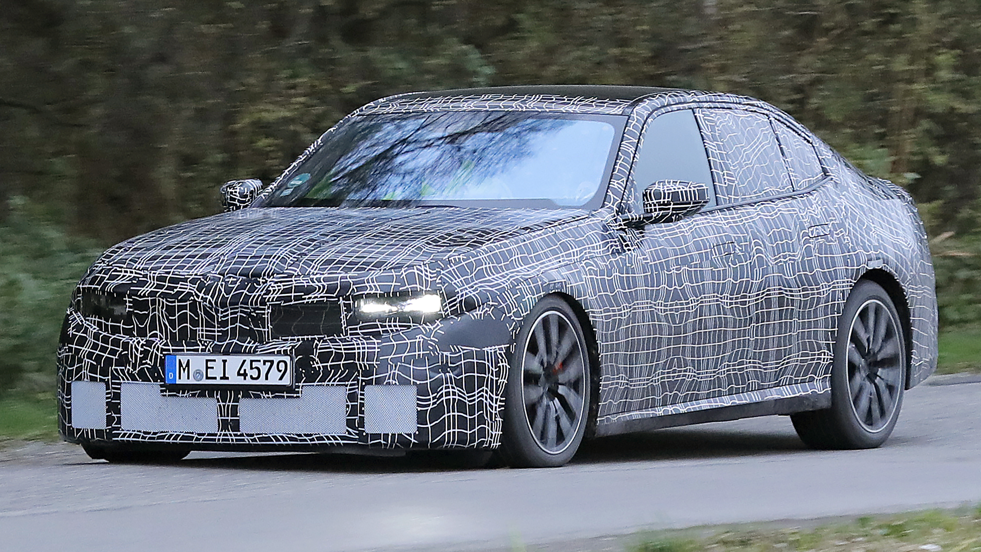 BMW 3 Series ‘Neue Klasse’ spy shot - front left 3/4