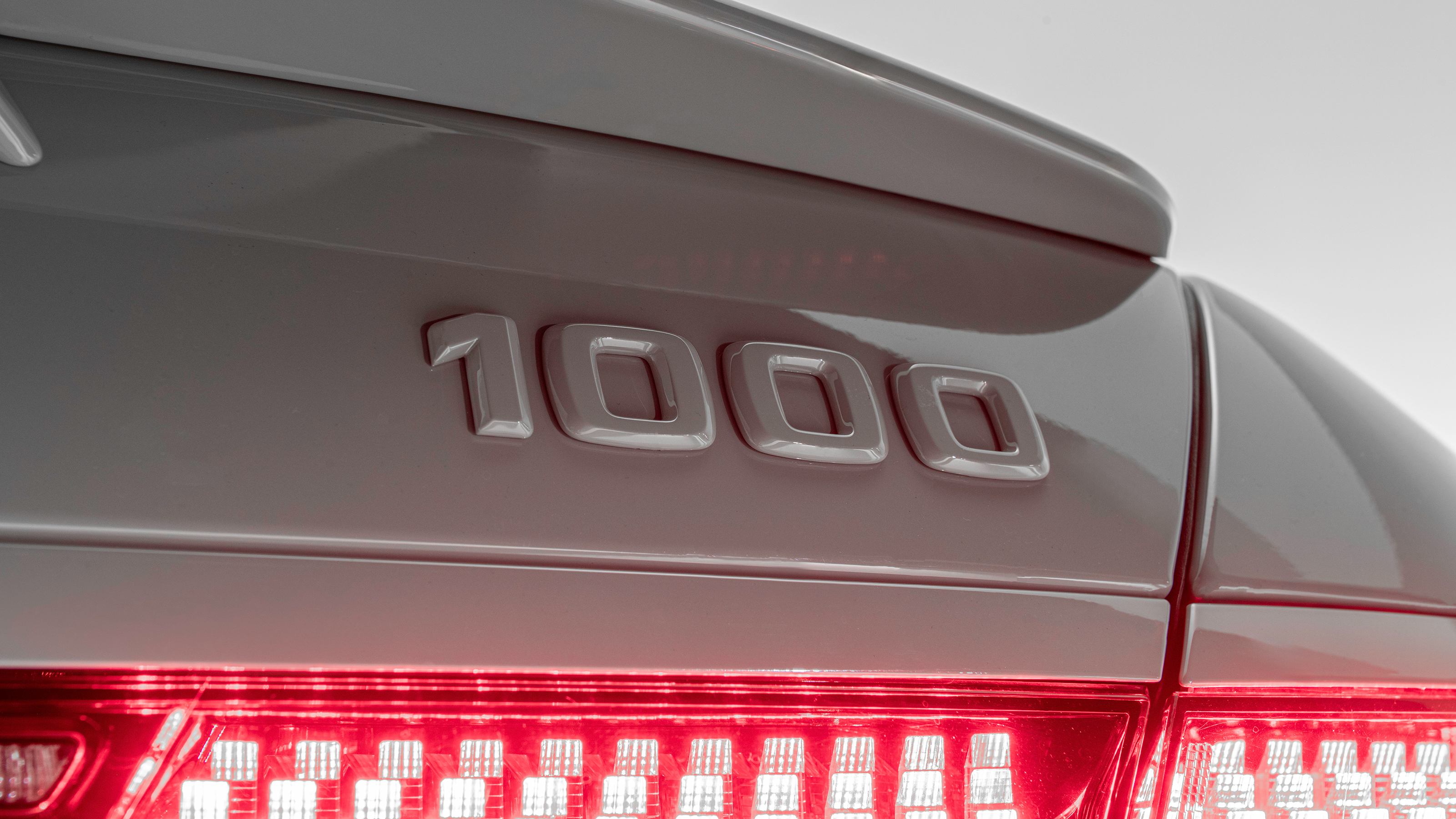 Brabus 1000 All Grey - '1000' bagde