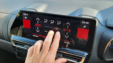 Citroen C5 Aircross - climate control screen