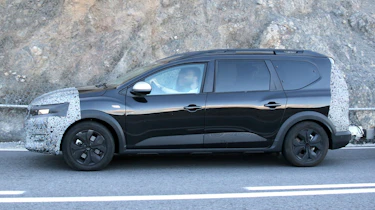 Dacia Jogger facelift (camouflaged) - side