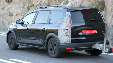 Dacia Jogger facelift (camouflaged) - rear 3/4