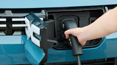 Dacia Spring Extreme 65 - charging