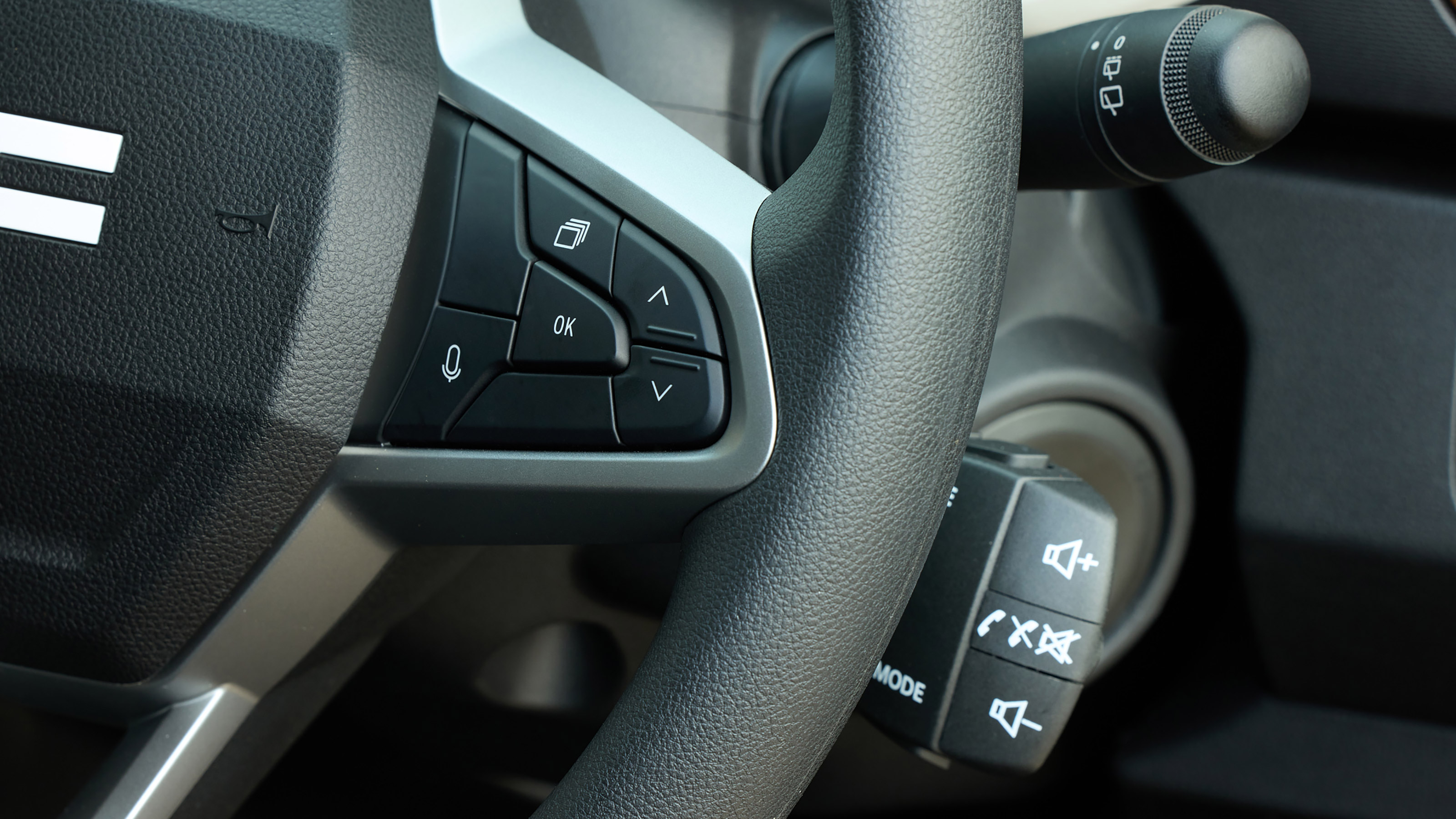 Dacia Spring Extreme 65 - steering wheel detail