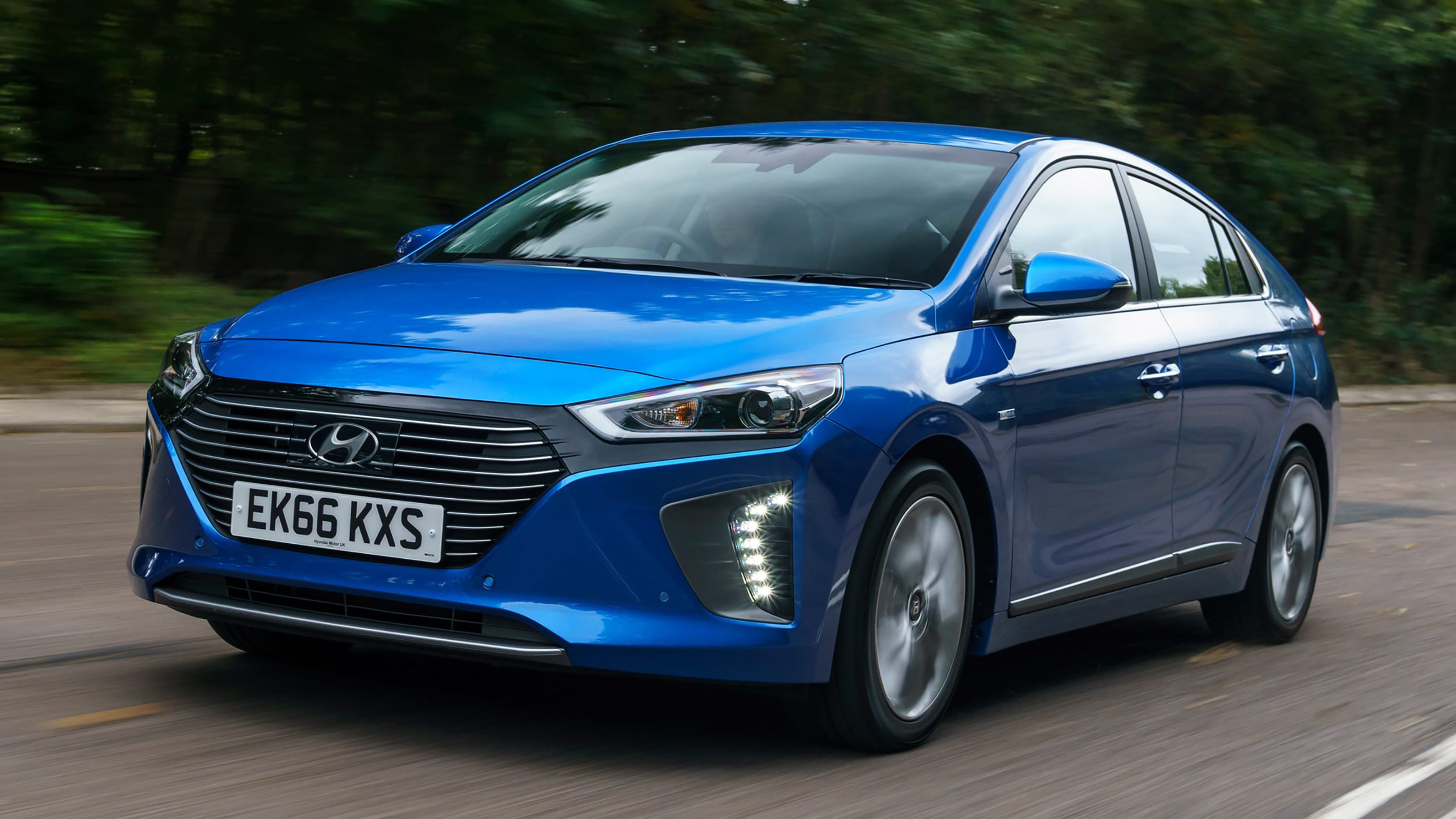 Hyundai Ioniq - front tracking