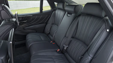 Lexus LS - rear seats