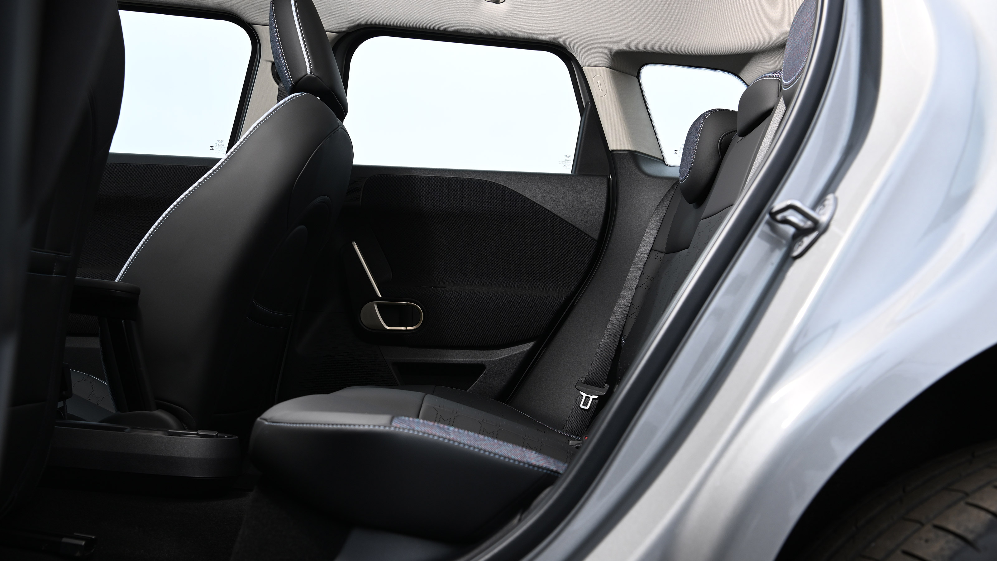MINI Aceman E Exclusive - rear seats