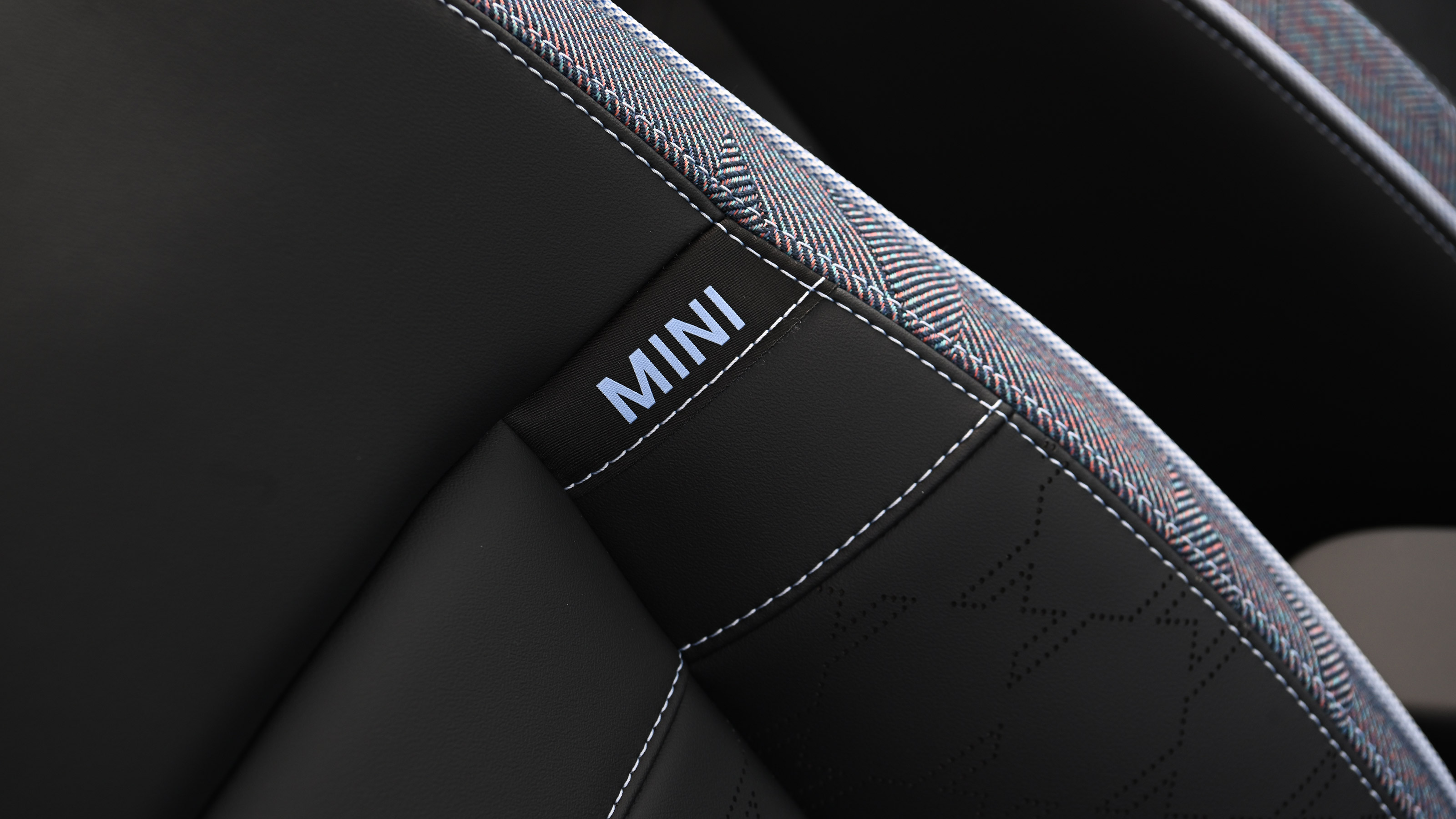MINI Aceman E Exclusive - seat detail