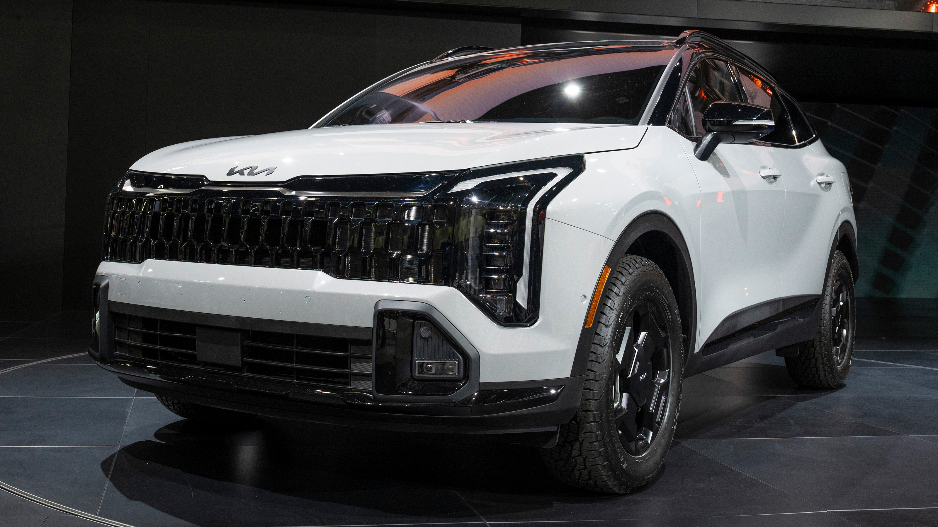 New 2025 Kia Sportage facelift LA Motor Show - front 3/4