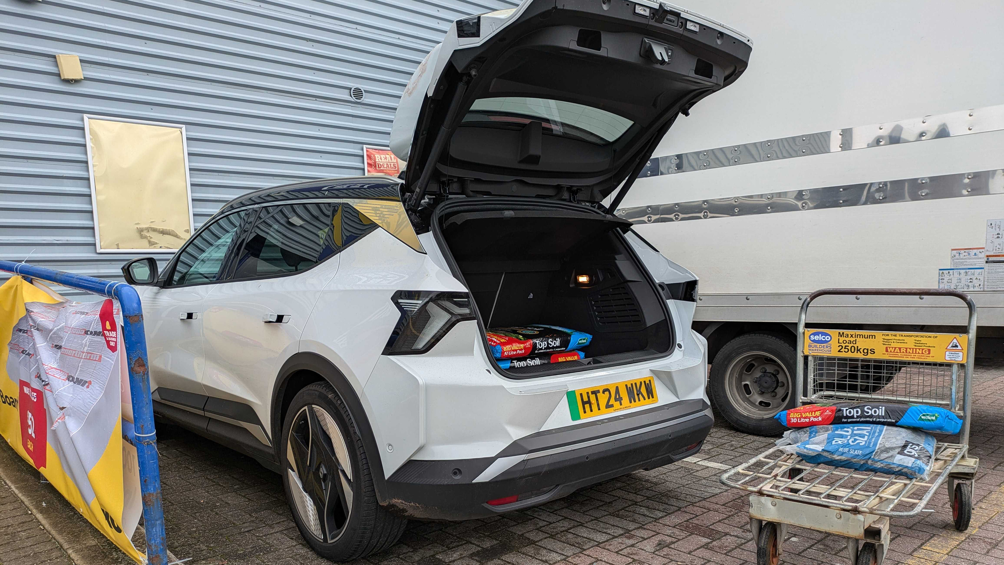 Renault Scenic boot being loaded