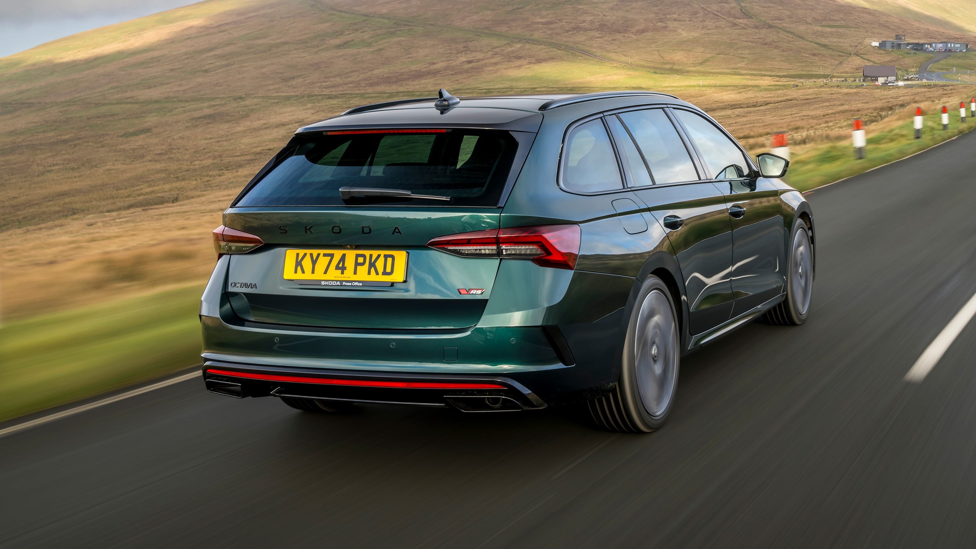 Skoda Octavia Estate vRS - rear tracking