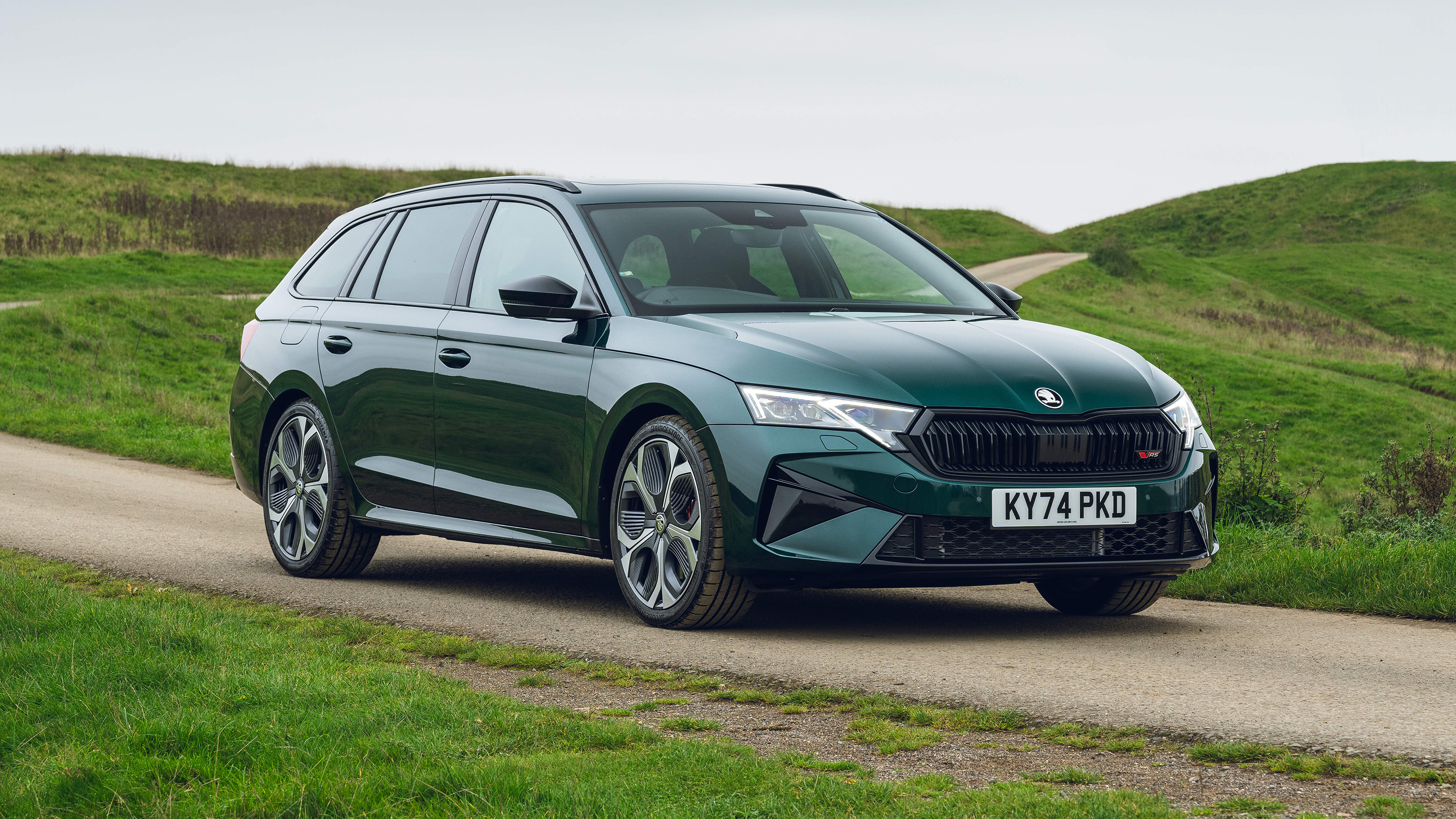 Skoda Octavia Estate vRS - front static