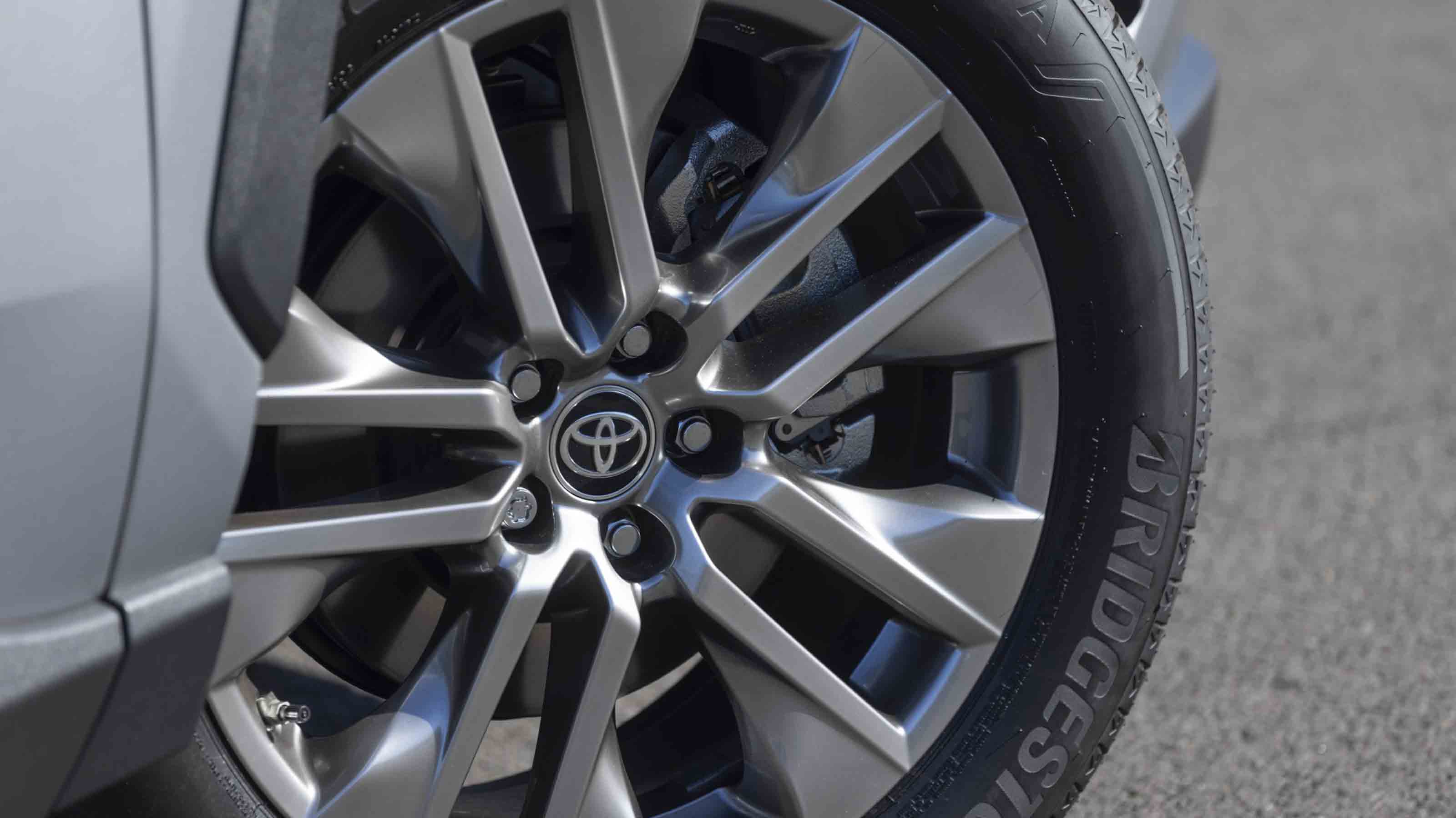 Toyota RAV4 - alloy wheel