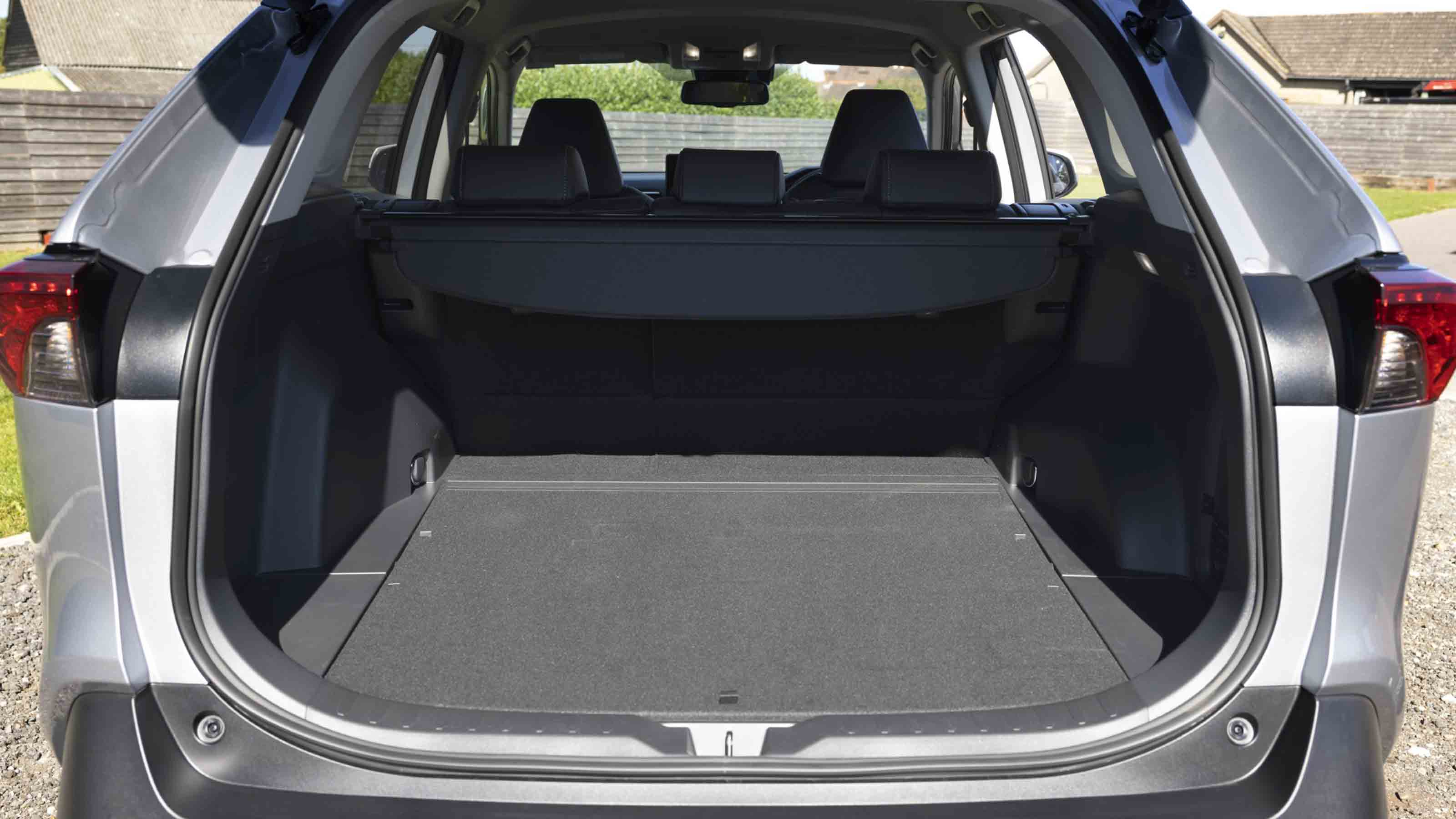 Toyota RAV4 - (boot)