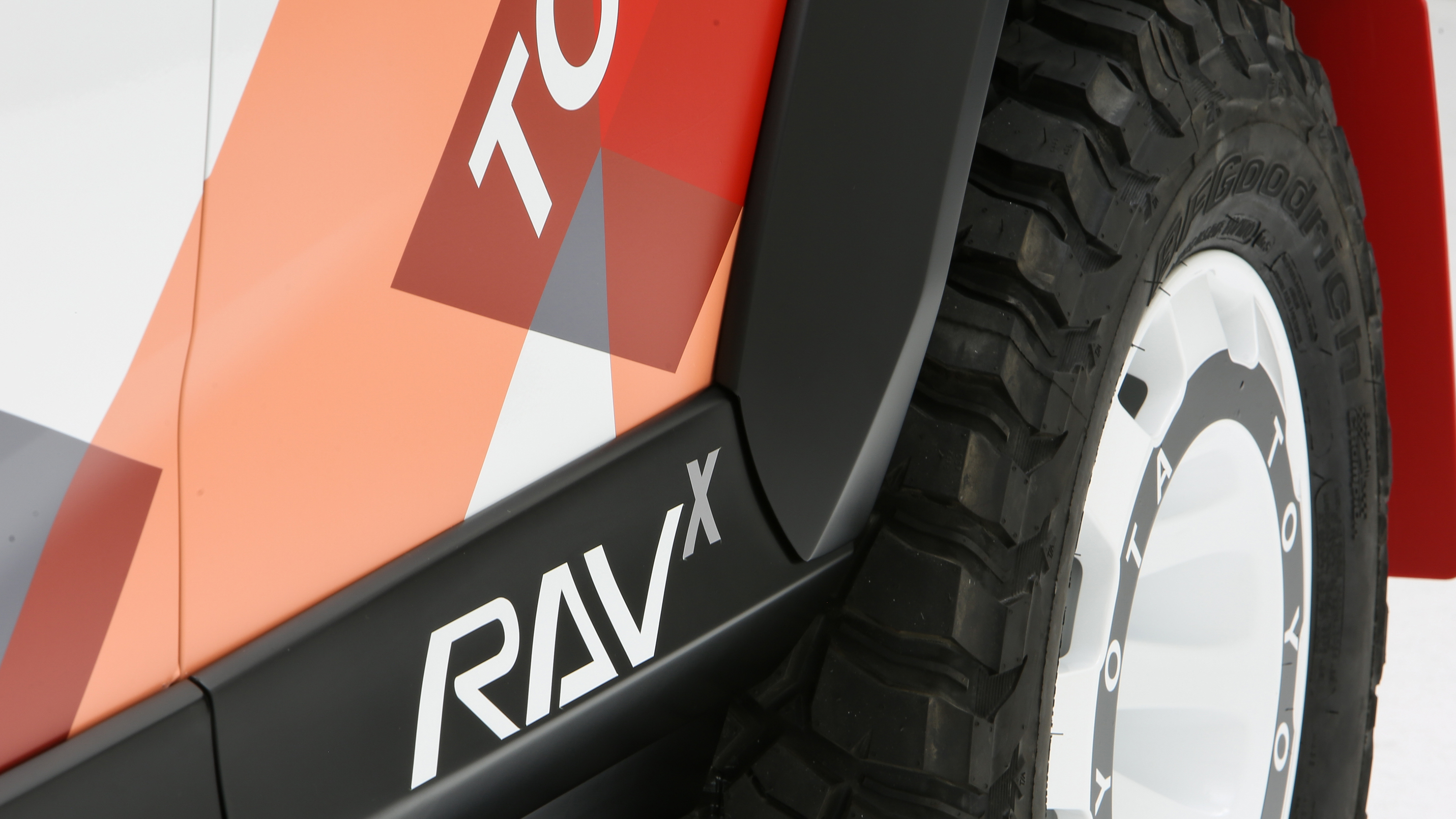 Toyota RAV-X Concept - side branding
