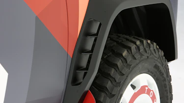 Toyota RAV-X Concept - wheel-arch ventilation