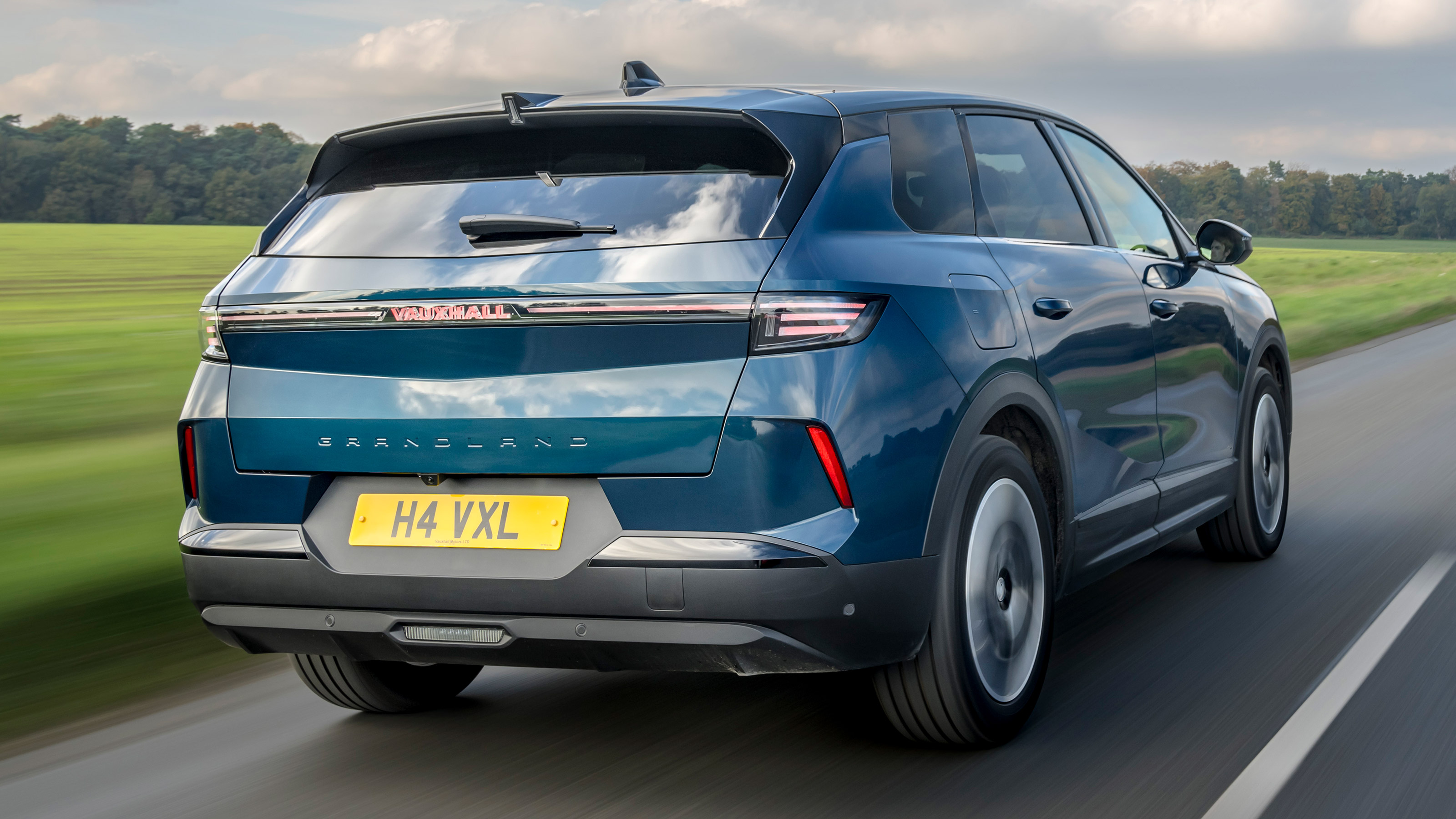 Vauxhall Grandland Hybrid - rear
