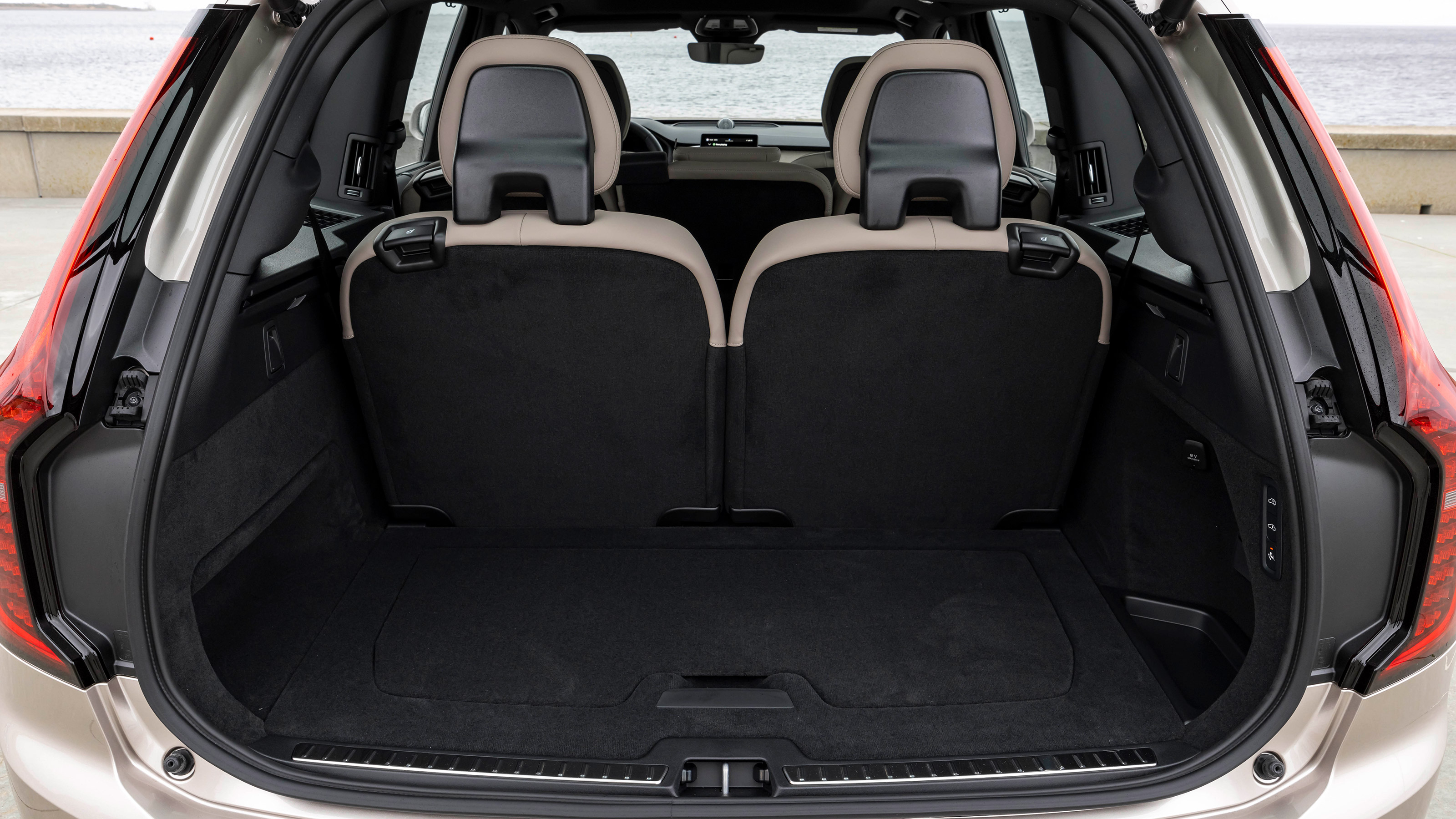 Volvo XC90 T8 - boot