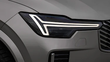 Volvo XC90 T8 - front light