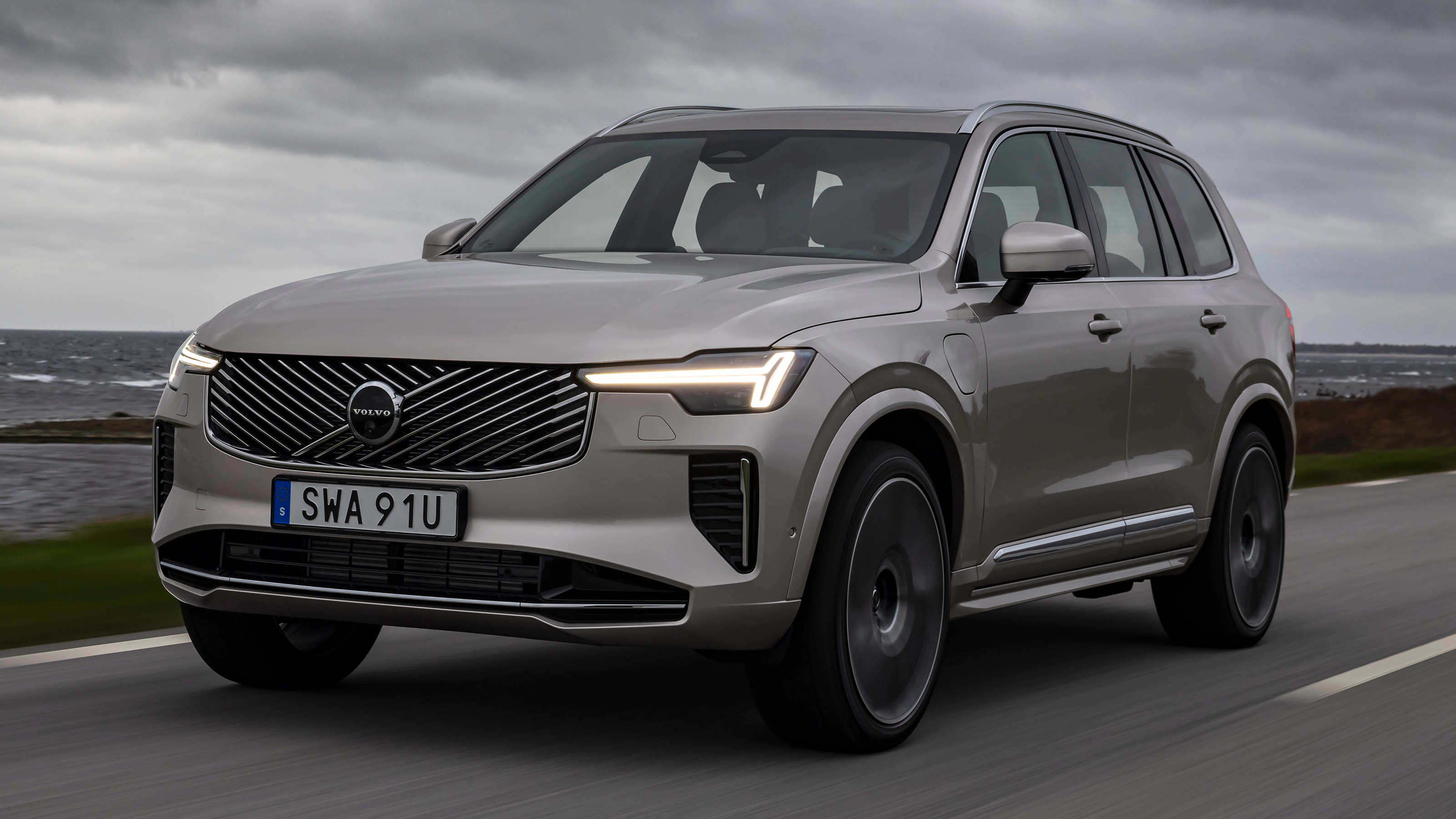 Volvo XC90 T8 - front