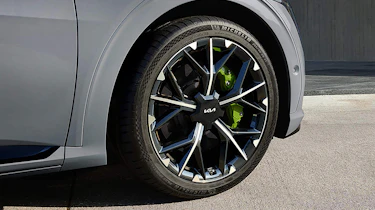 2025 Kia EV6 GT - front wheel