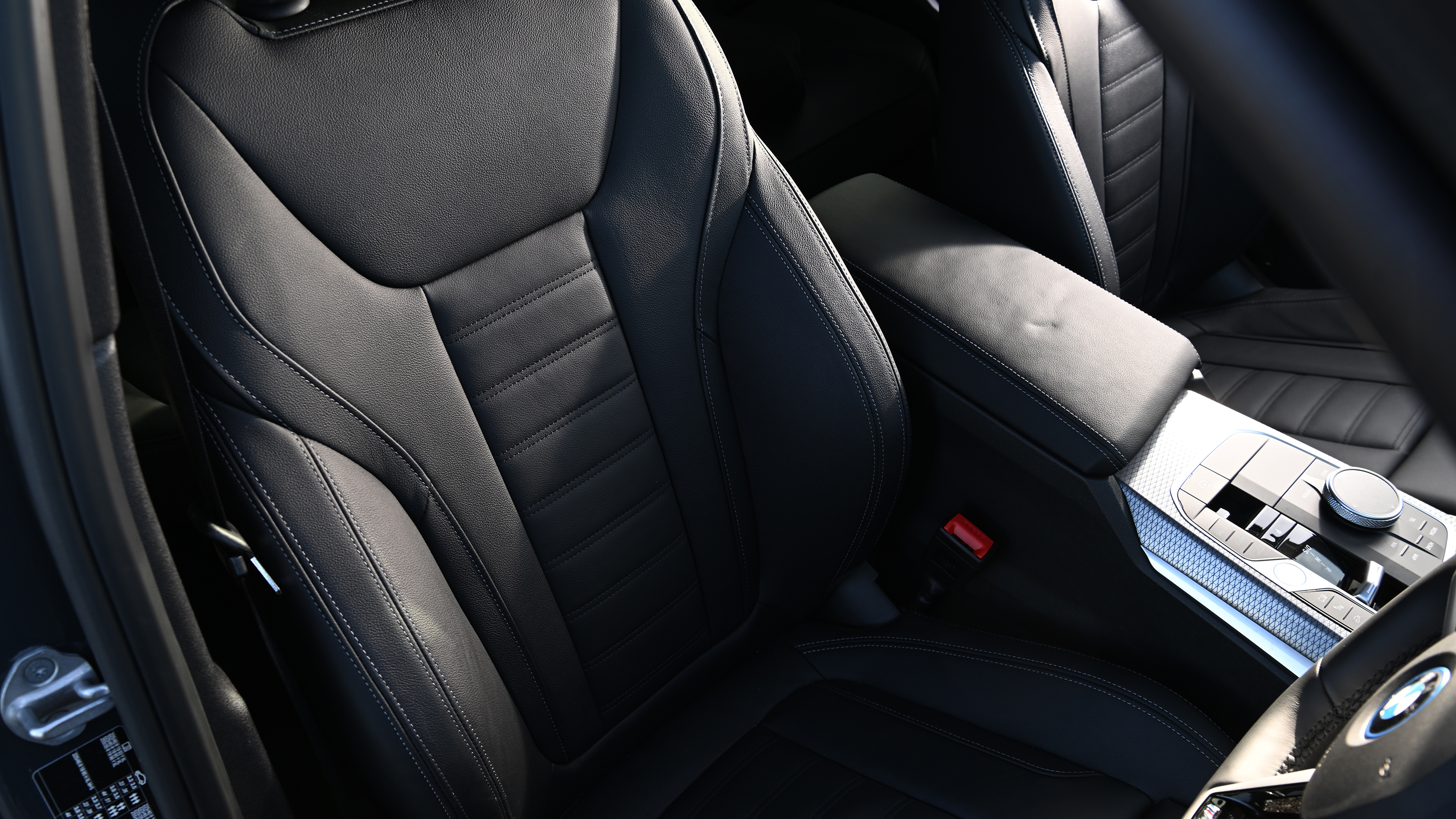 BMW 330e - front seats