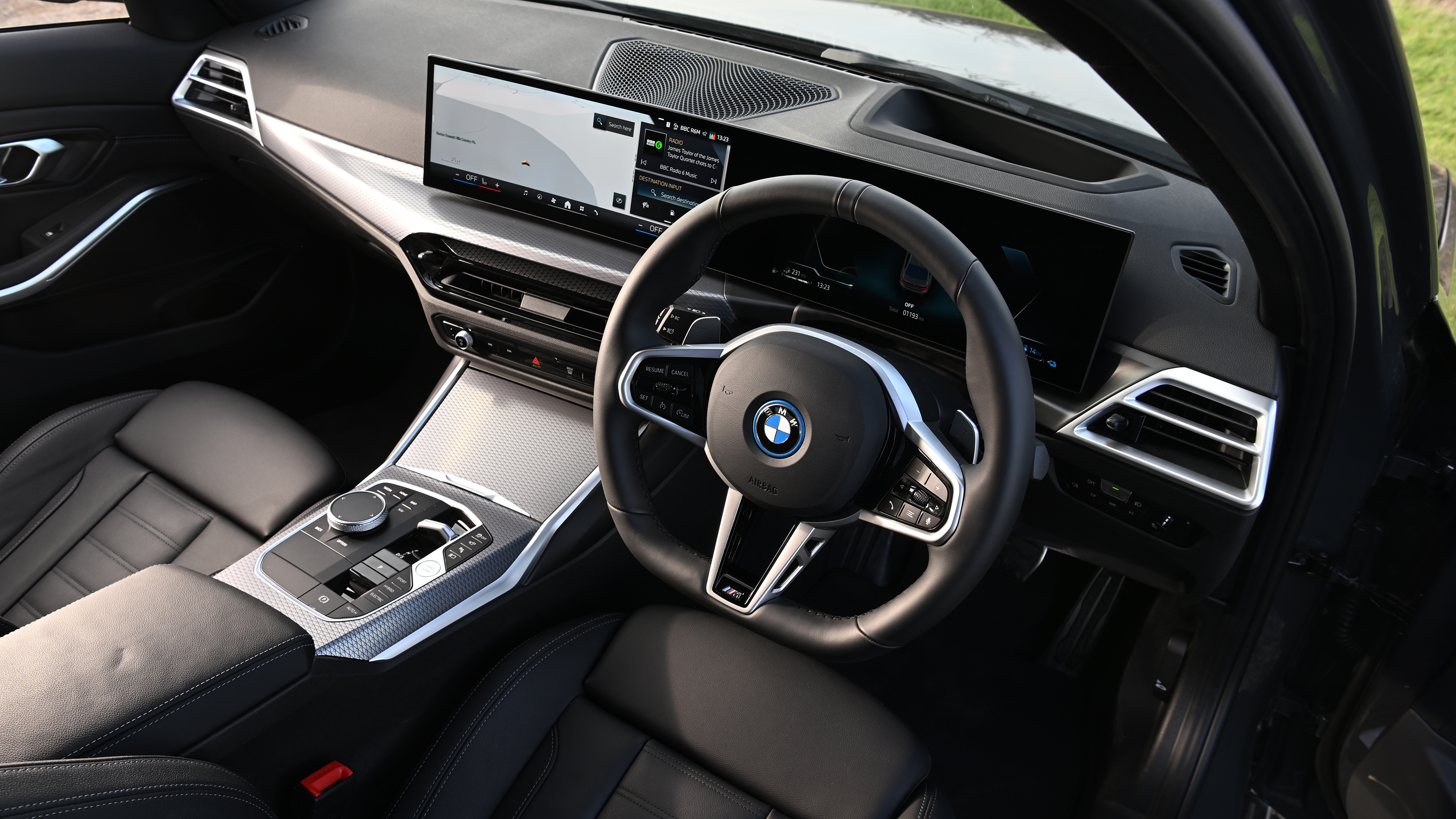 BMW 330e - dashboard