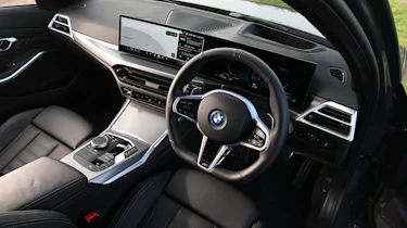 BMW 330e - dashboard
