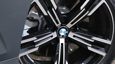 BMW 330e - wheel