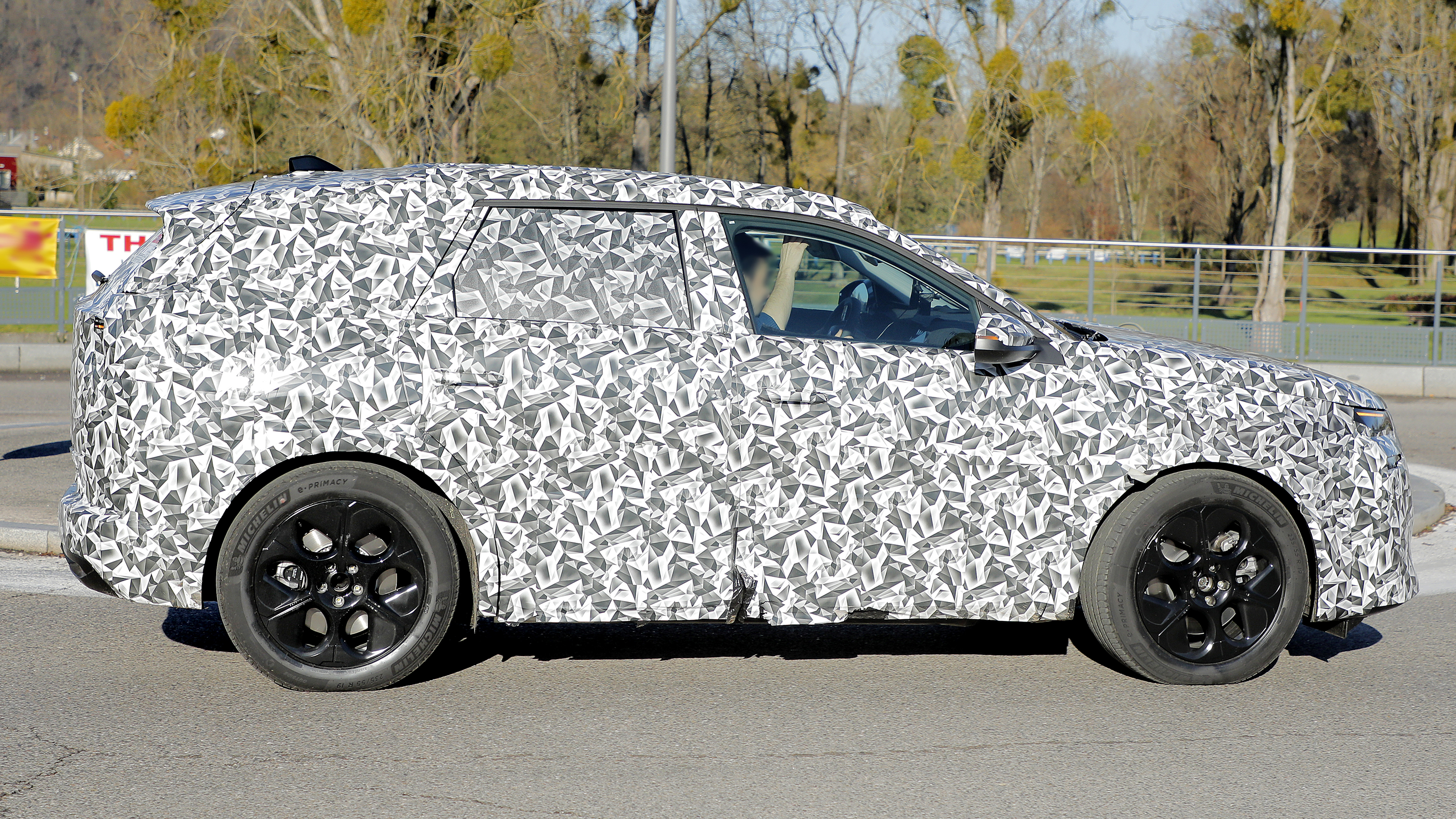 New Citroen C5 Aircross spy shots - side profile