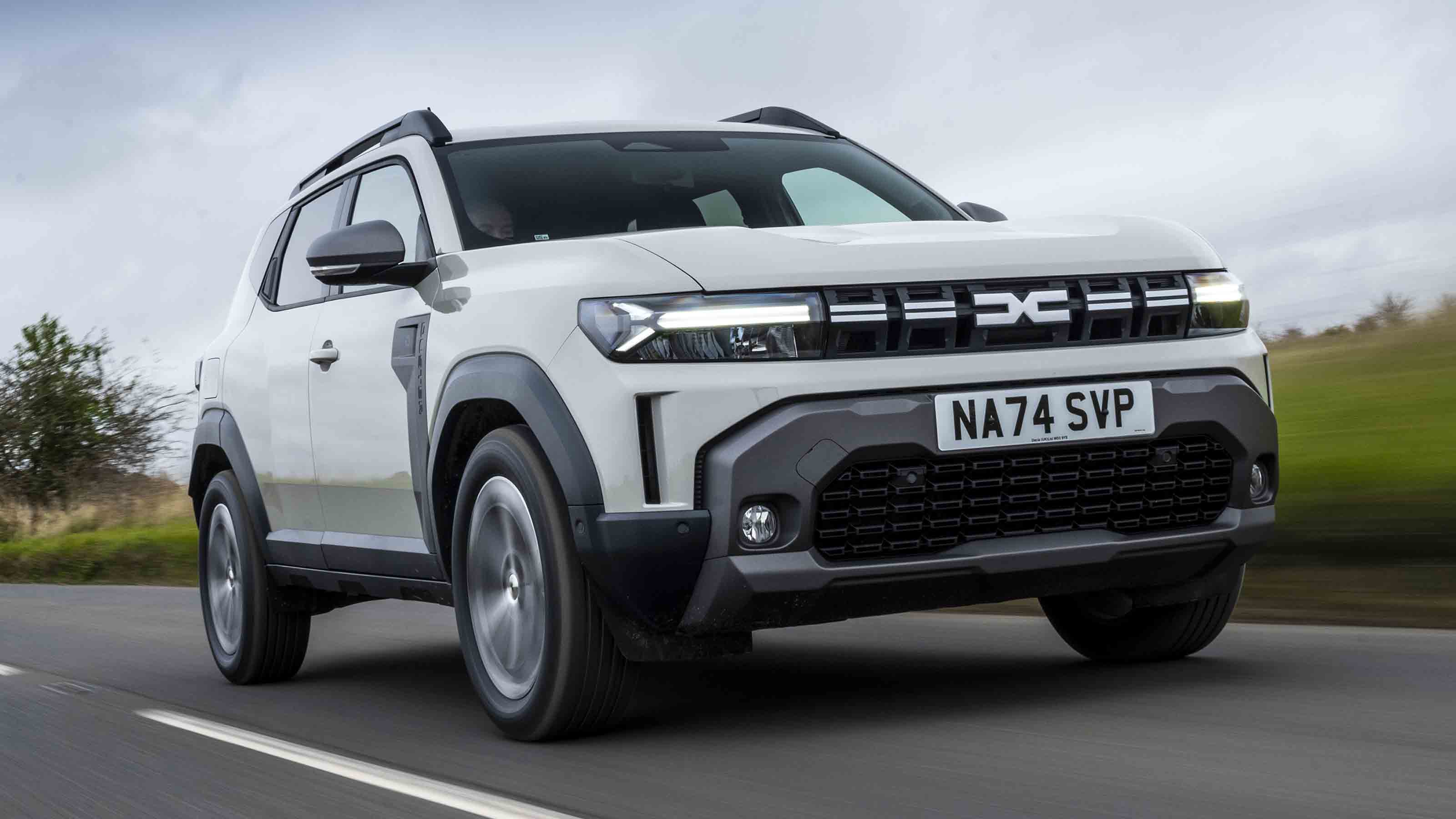 Dacia Duster - front tracking