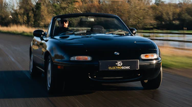 Electrogenic Mazda MX-5 - dynamic front angled lights down