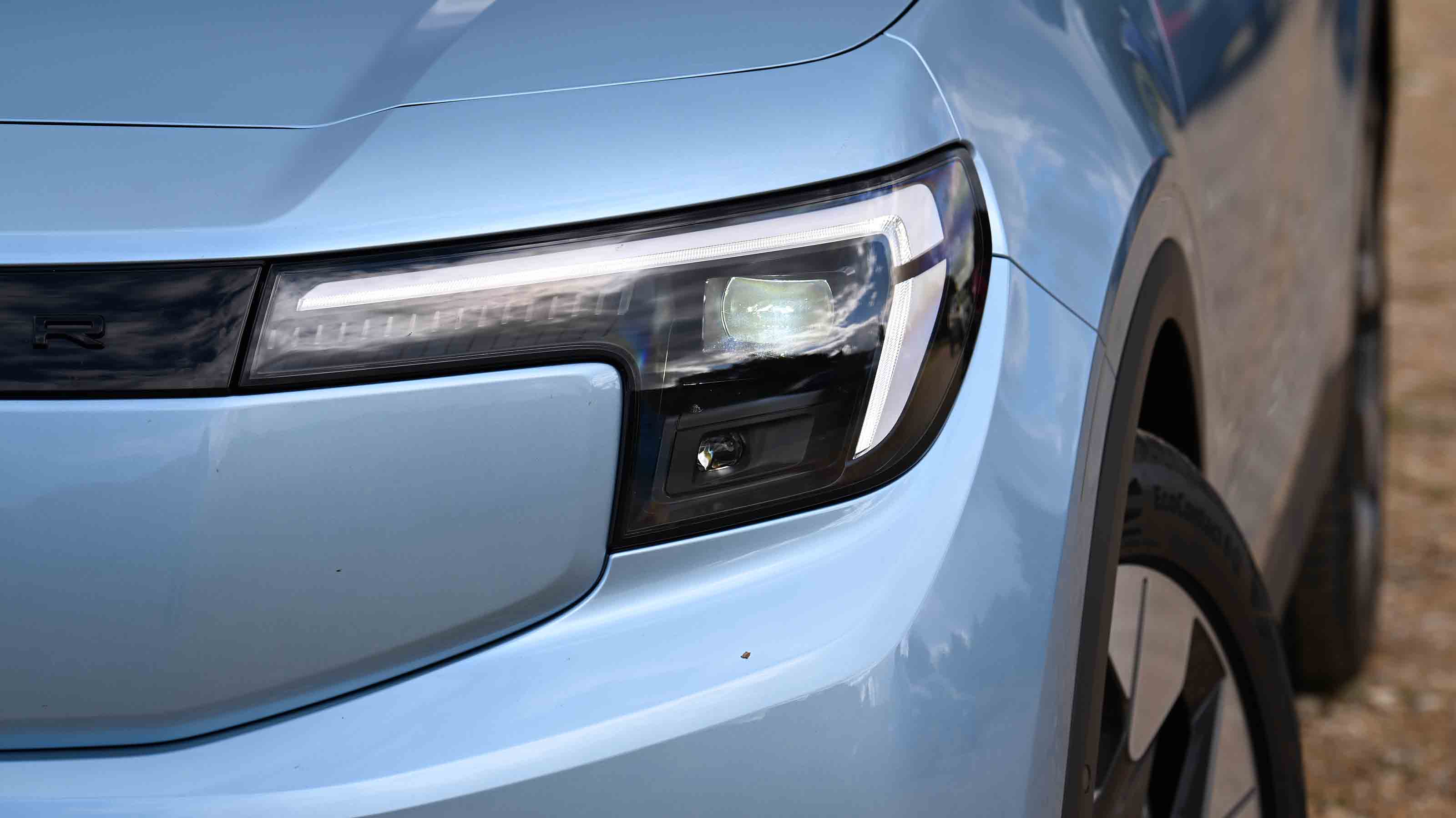 Ford Explorer - head light