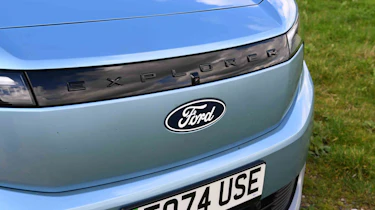 Ford Explorer - grille