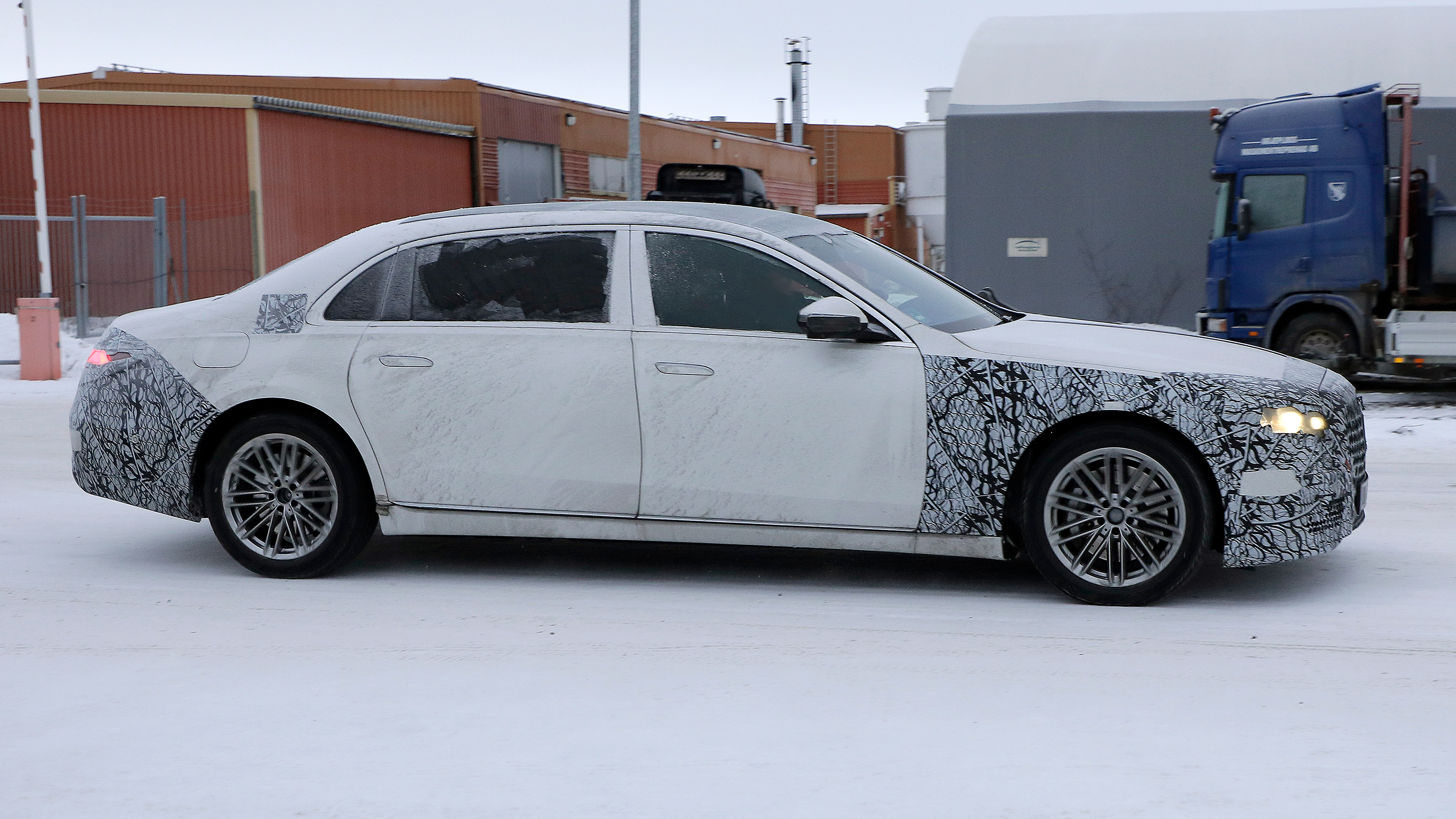 Mercedes-Maybach S-Class (camouflaged) - side