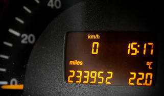 Excess mileage charges on car lease deals header