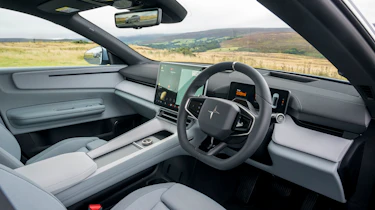 Polestar 4 - dashboard, side image