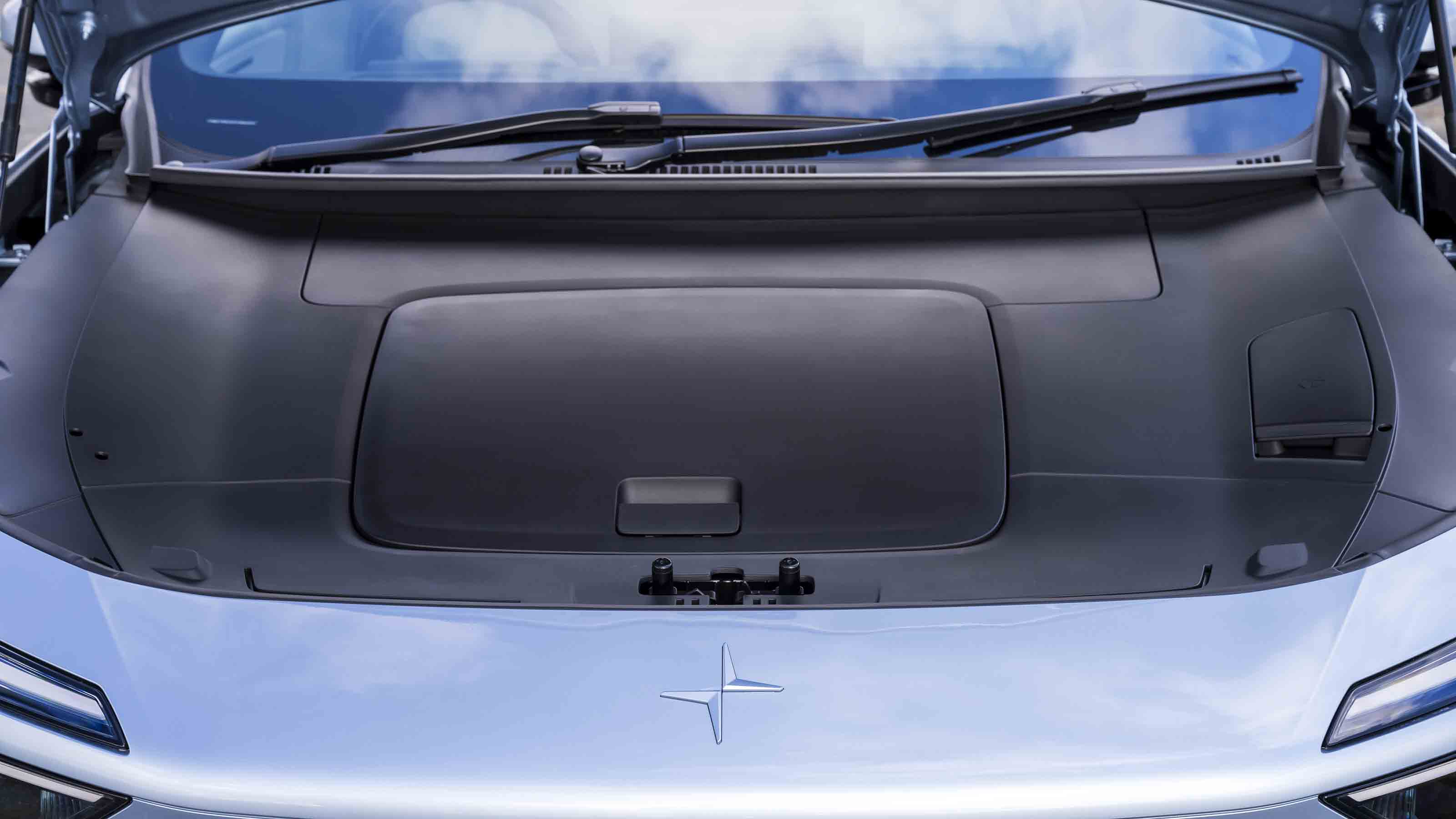 Polestar 4 Coupe - under bonnet