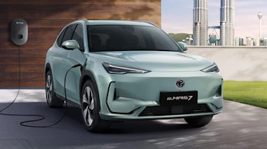 Proton e.MAS 7 - front charging