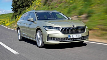 Skoda Superb - front tracking